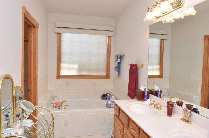 2883 Viola Heights Dr NE, Rochester, MN 55906