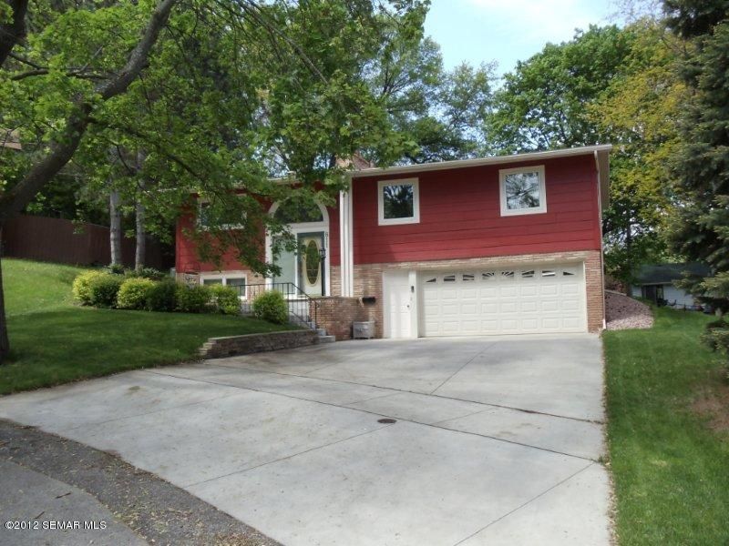 811 Zumbro Dr NW, Rochester, MN 55901