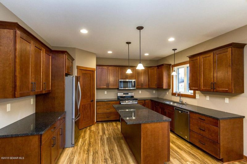 6739 Clarkia Dr NW, Rochester, MN 55901