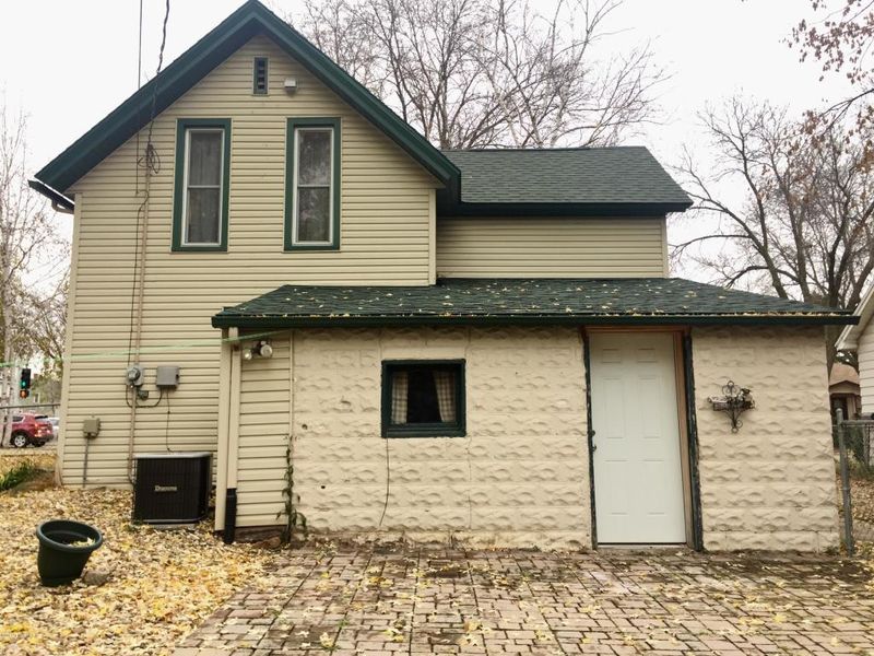 615 4th Ave NW, Rochester, MN 55901
