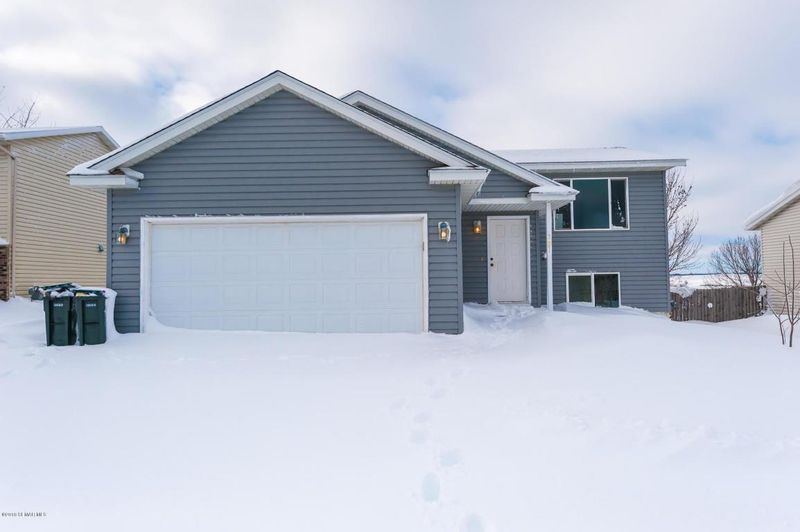 5281 King Arthur Dr NW, Rochester, MN 55901