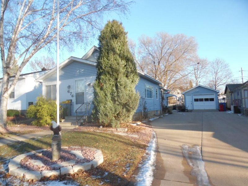 676 Sioux St, Winona, MN 55987