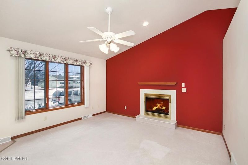 611 S 1st St, La Crescent, MN 55947