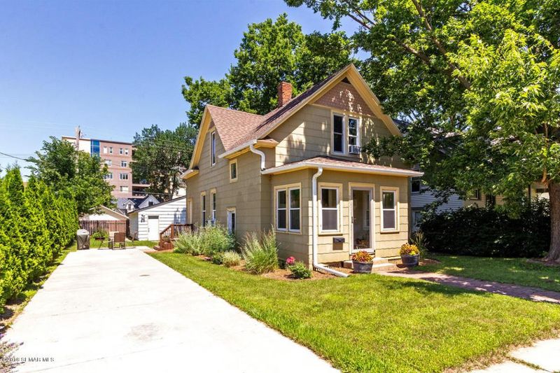 33 6th St NW, Rochester, MN 55901