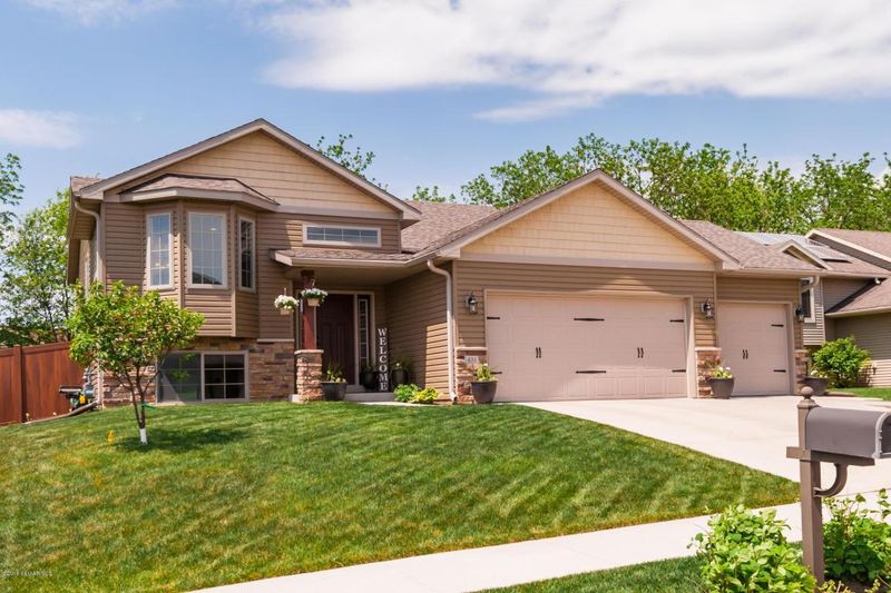 431 Manor Ridge Dr NW, Rochester, MN 55901