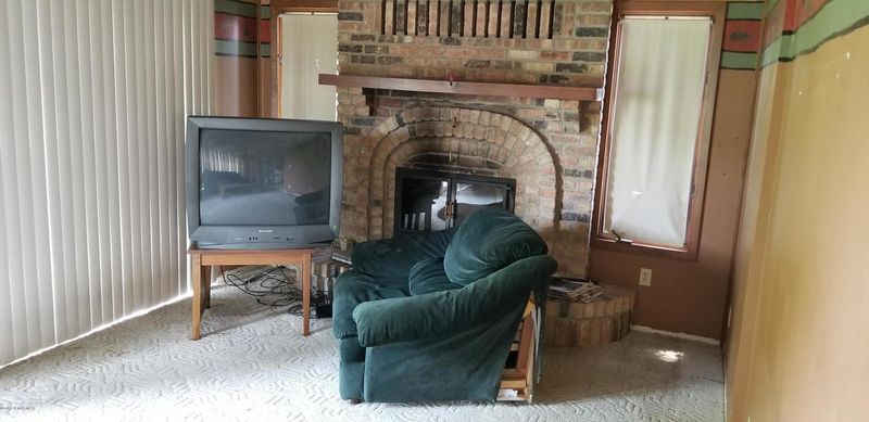 216 E 9th St, Blue Earth, MN 56013