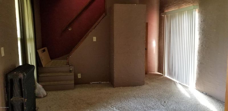 216 E 9th St, Blue Earth, MN 56013