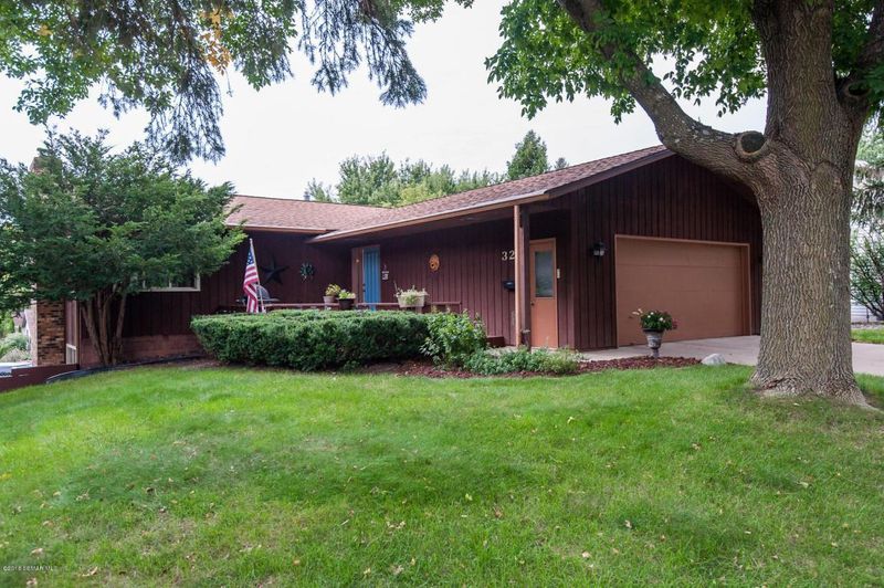3211 9th Ave NW, Rochester, MN 55901