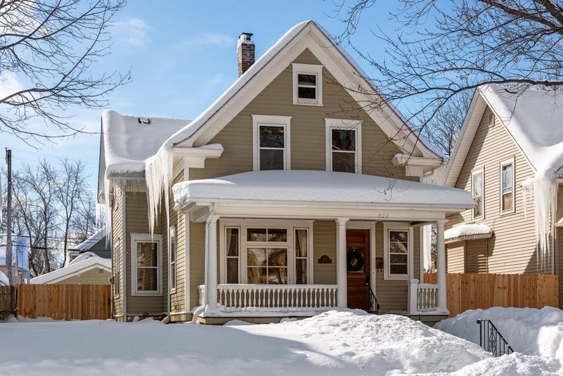 822 Thomas Ave, Saint Paul, MN 55104