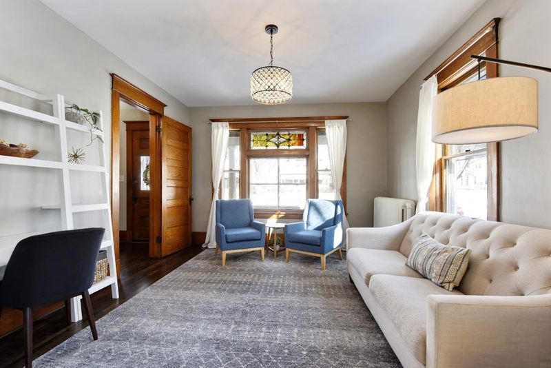 822 Thomas Ave, Saint Paul, MN 55104