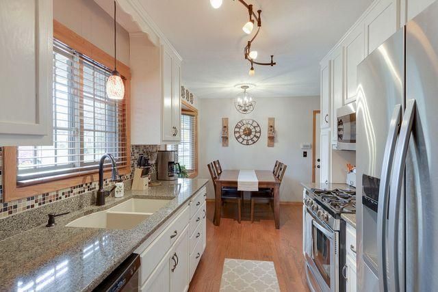 10306 Concord Dr, Eden Prairie, MN 55347
