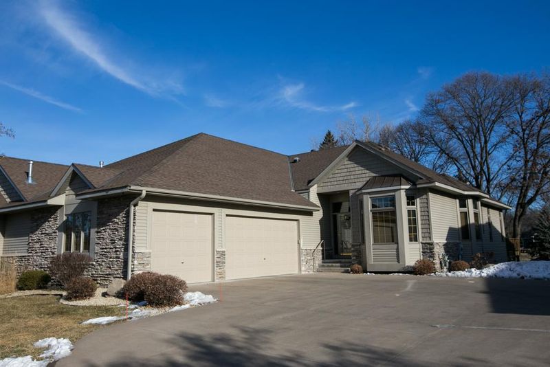 2180 Midland View Ct N, Roseville, MN 55113