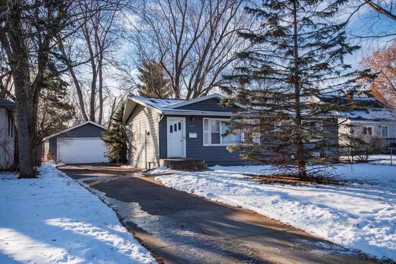 6619 Corvallis Ave N, Crystal, MN 55428