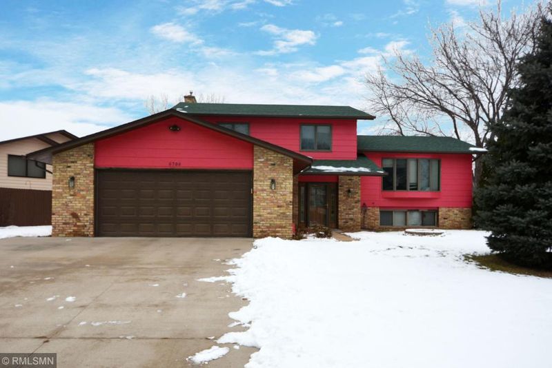 6700 Shingle Creek Dr, Brooklyn Park, MN 55445
