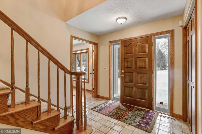 7001 W 83rd St, Bloomington, MN 55438
