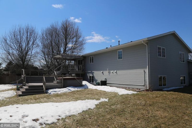 325 Meadow View Dr, Saint Charles, MN 55972