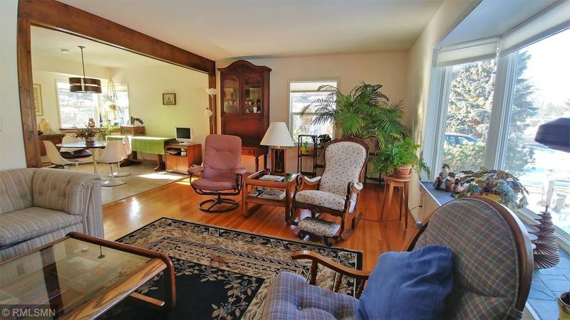 4401 W 110th St, Bloomington, MN 55437
