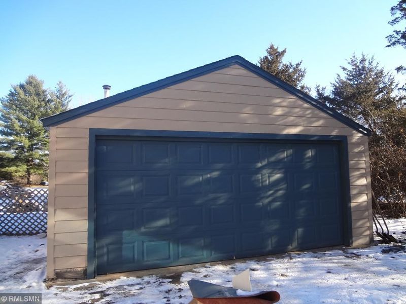 39325 Hemingway Ave, North Branch, MN 55056