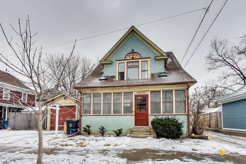 809 W 27th St, Minneapolis, MN 55408