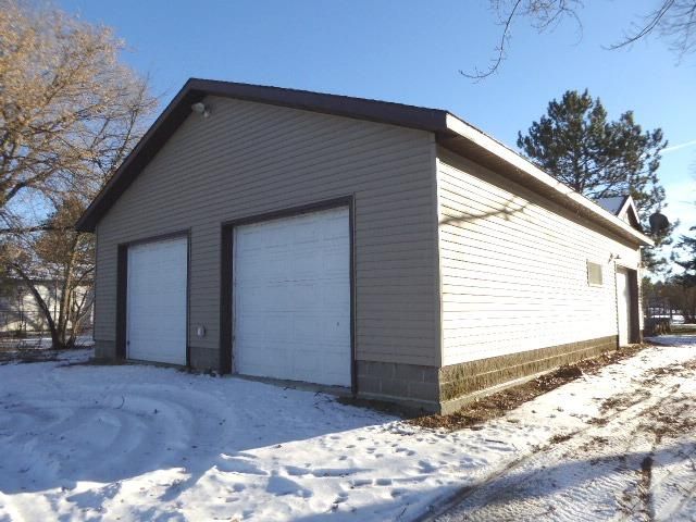 475 NW 1st St, Cohasset, MN 55721