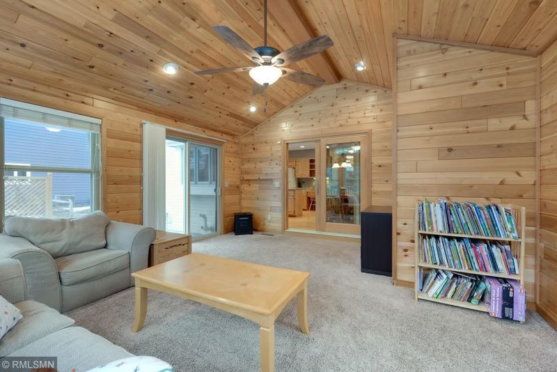 5800 Royal Oaks Dr, Shoreview, MN 55126