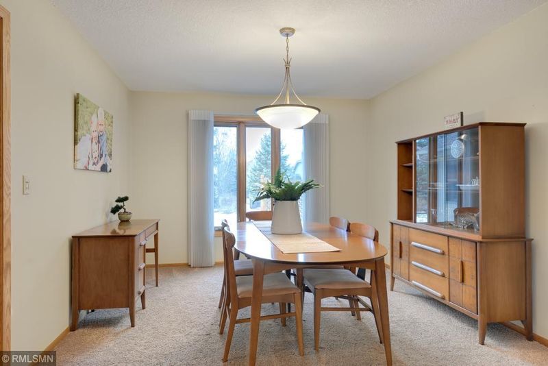 5800 Royal Oaks Dr, Shoreview, MN 55126