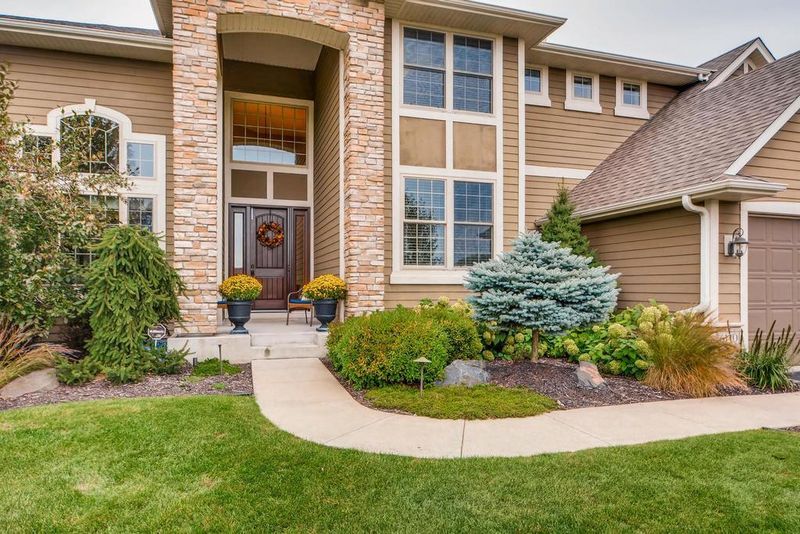 6110 Ithaca Ln N, Plymouth, MN 55446