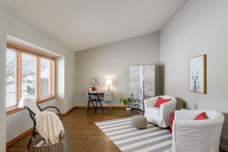 16475 Griffon Trl, Lakeville, MN 55044