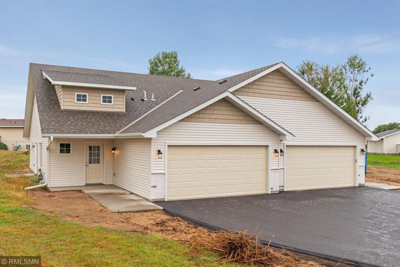 31320 Prairie Ct, Stacy, MN 55079