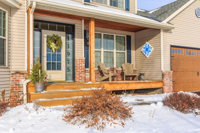11975 N Meadow Curve, Lindstrom, MN 55045