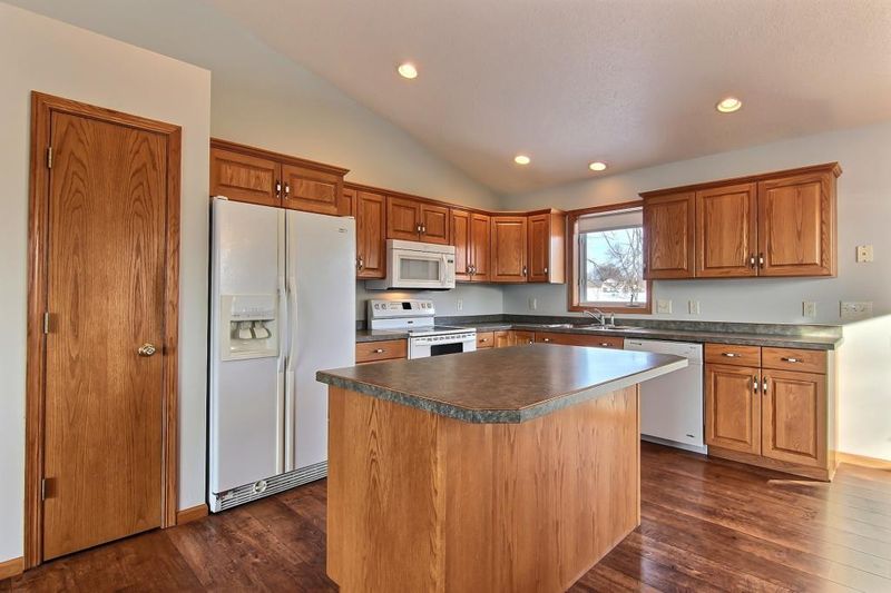 1295 Prairie Ln NE, Owatonna, MN 55060