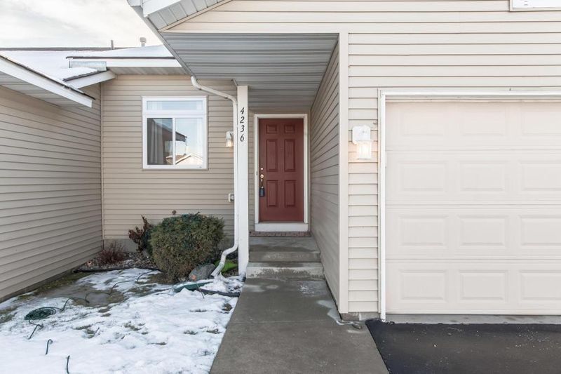 4236 Jarmann Ln, Shakopee, MN 55379