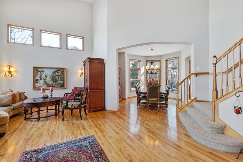 9712 Laforet Dr, Eden Prairie, MN 55347