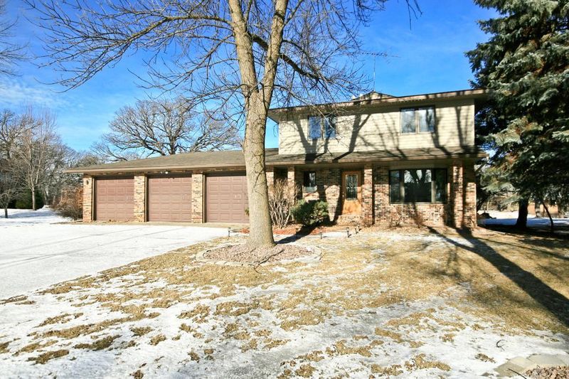 1239 Rolling Oaks Ln NW, Hutchinson, MN 55350