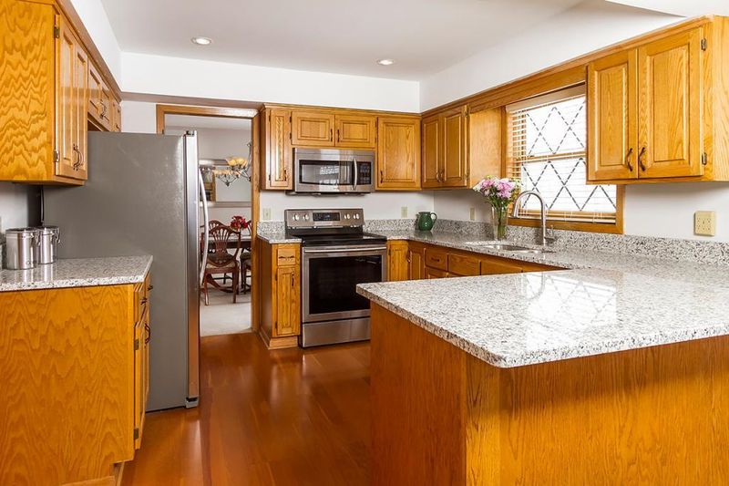 19565 Vine Ridge Rd, Excelsior, MN 55331