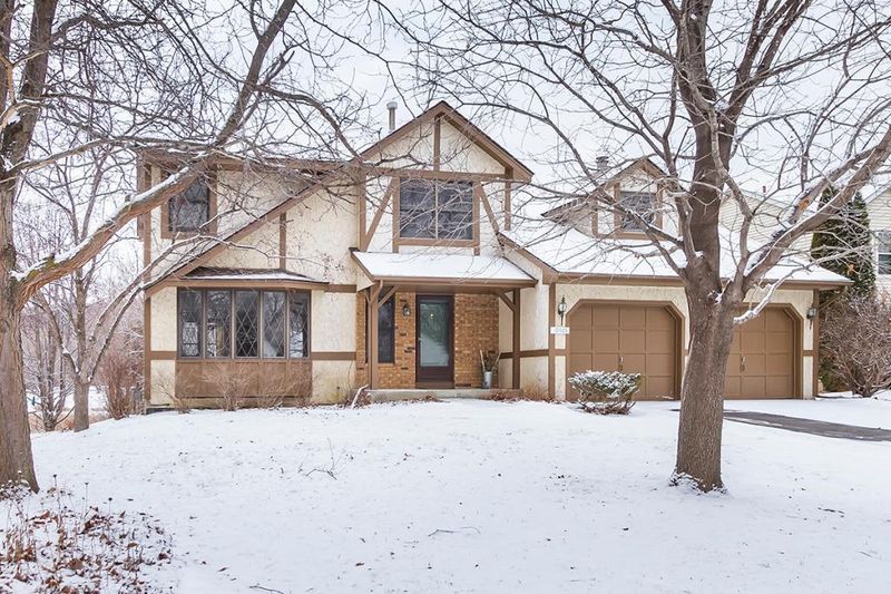 19565 Vine Ridge Rd, Excelsior, MN 55331