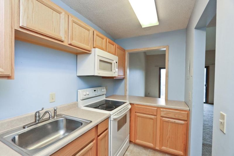 4120 Parklawn Ave #332, Edina, MN 55435