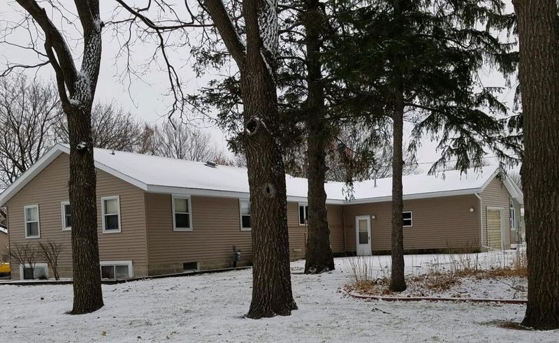 420 3rd St NW, New Richland, MN 56072