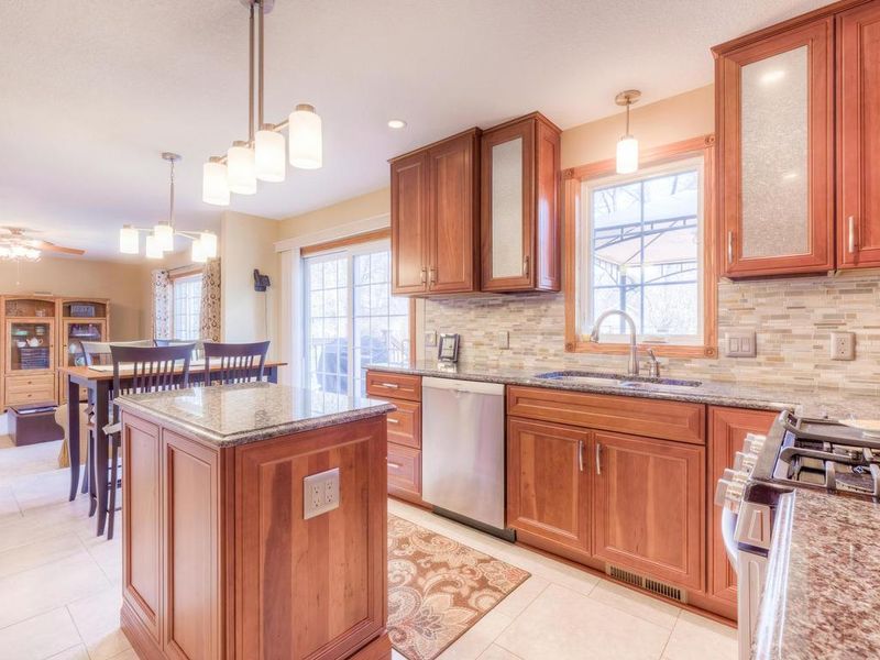 511 Hawthorn Rd, Lino Lakes, MN 55014