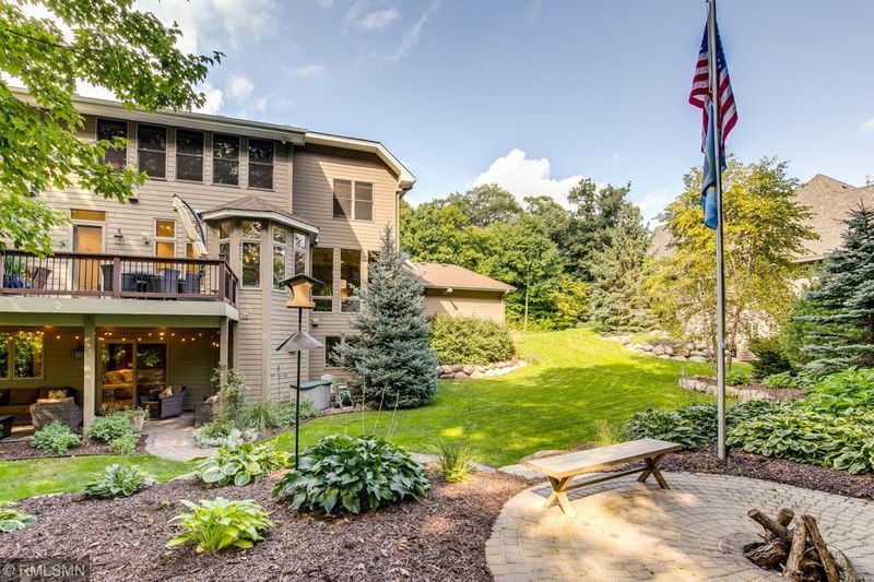 581 Big Woods Blvd, Chanhassen, MN 55317
