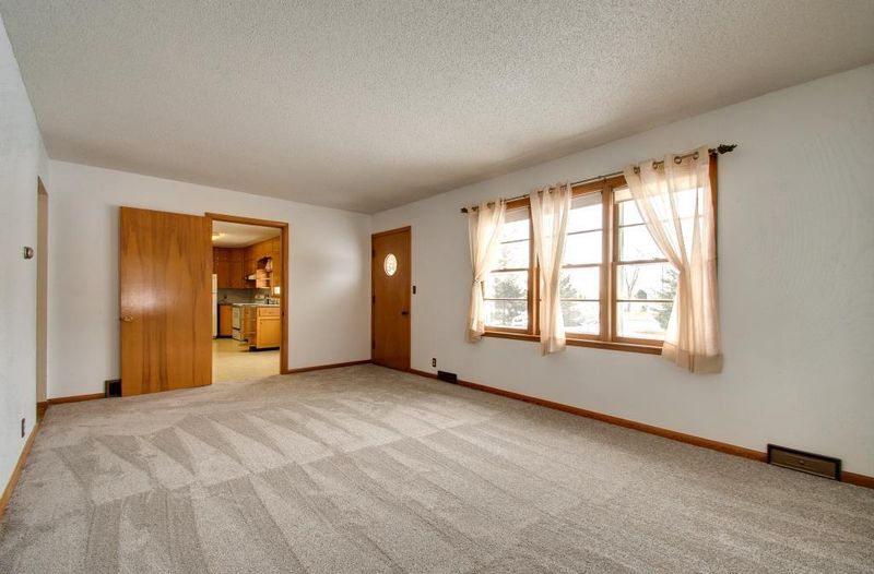 579 W 280th St, New Prague, MN 56071