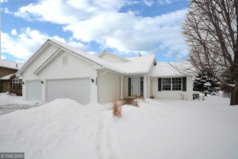 3896 Benjamin Dr, Woodbury, MN 55125