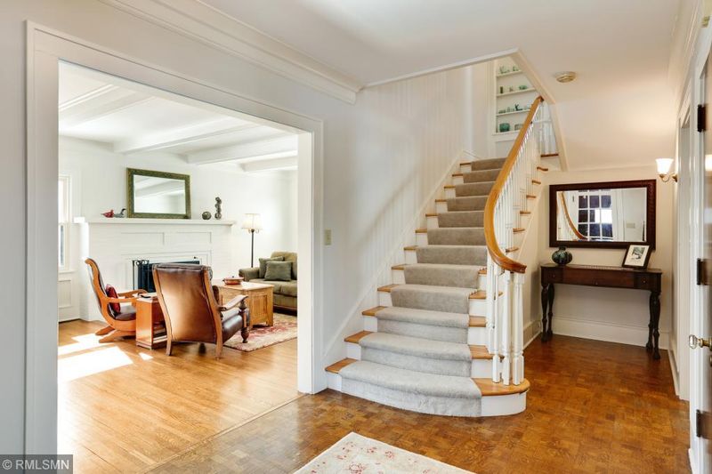 301 W Minnehaha Pw, Minneapolis, MN 55419