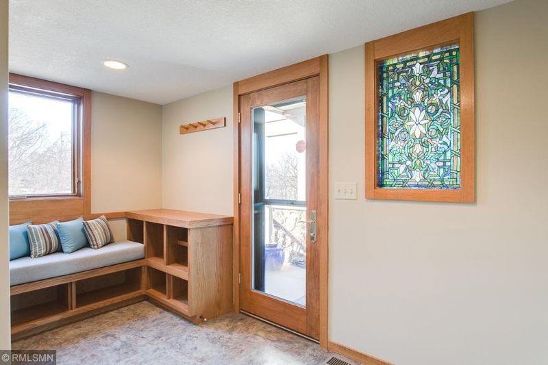 2155 Manning Trl N, Lake Elmo, MN 55042