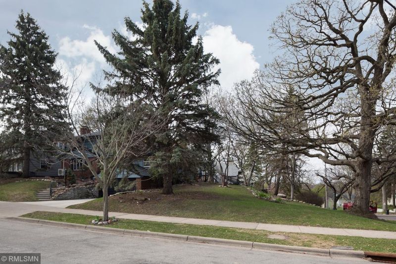 2462 Beverly Rd, Saint Paul, MN 55104