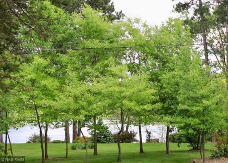 993 Warner Ave S, Mahtomedi, MN 55115