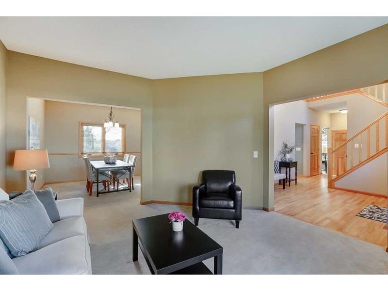 217 Geneva Blvd, Burnsville, MN 55306