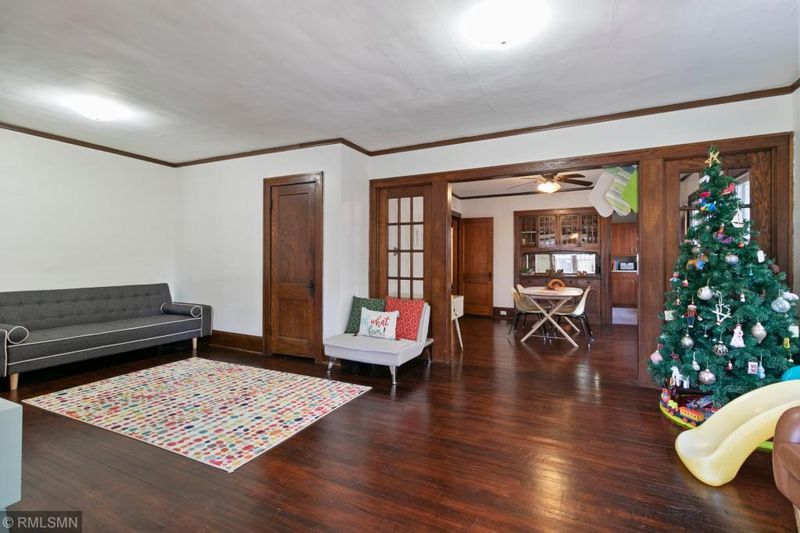 4137 Grand Ave S, Minneapolis, MN 55409