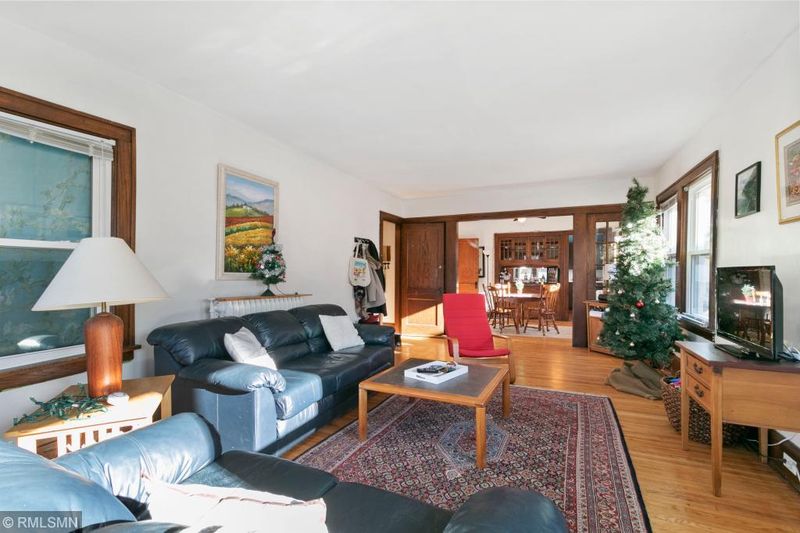 4137 Grand Ave S, Minneapolis, MN 55409