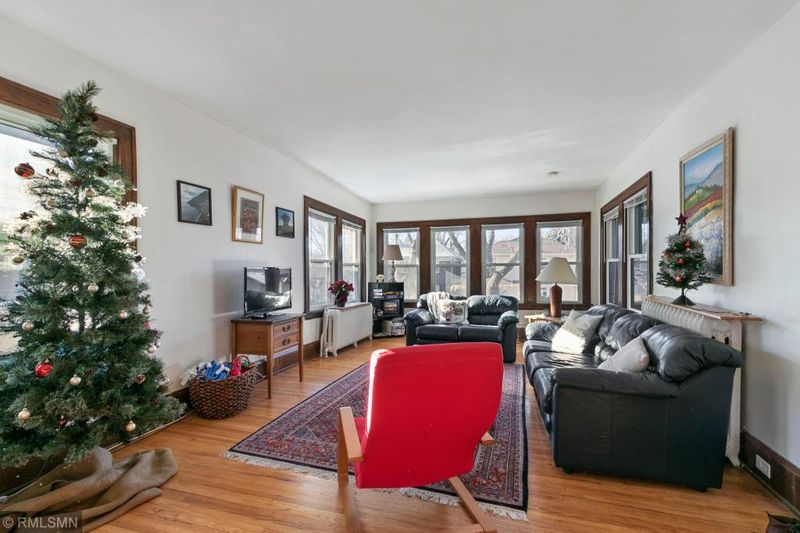 4137 Grand Ave S, Minneapolis, MN 55409